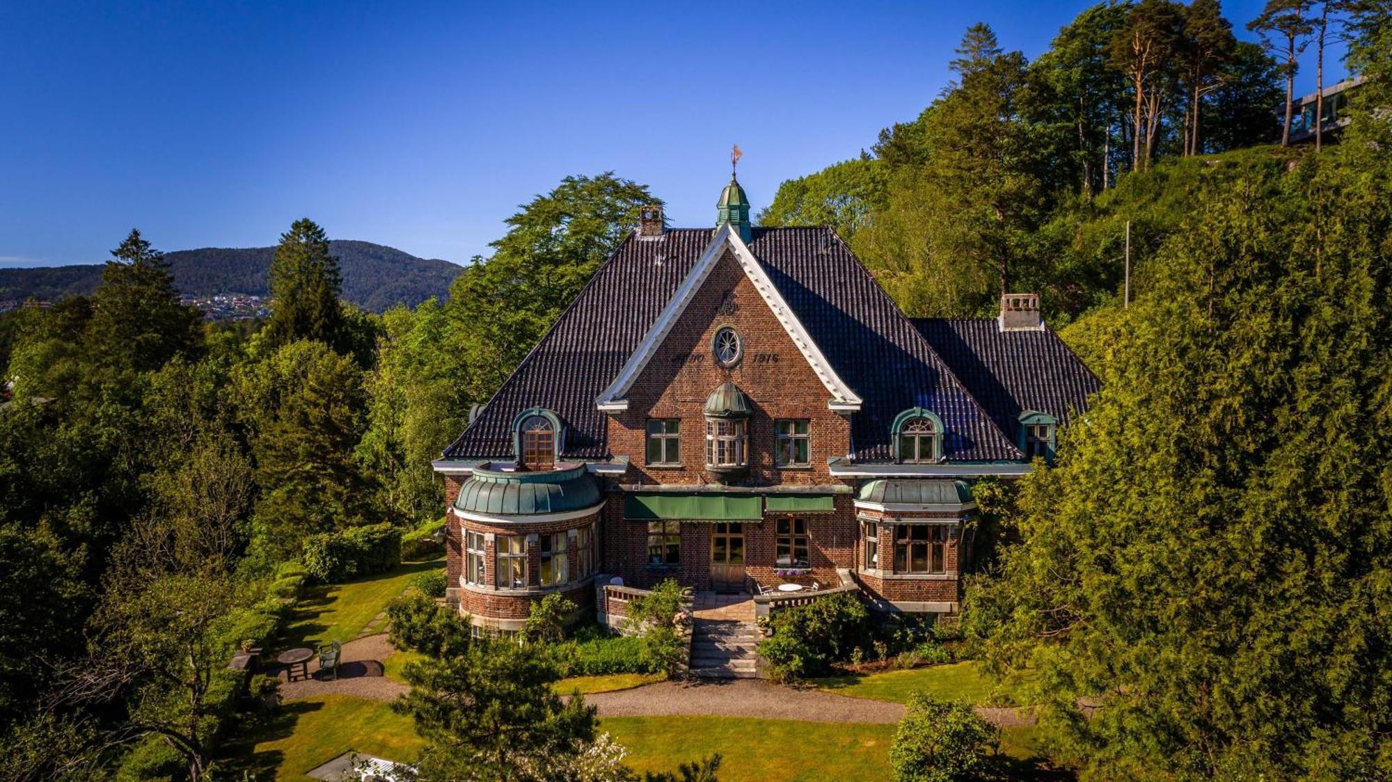 Unique Victorian Villa With Private Coastline Берген Екстер'єр фото
