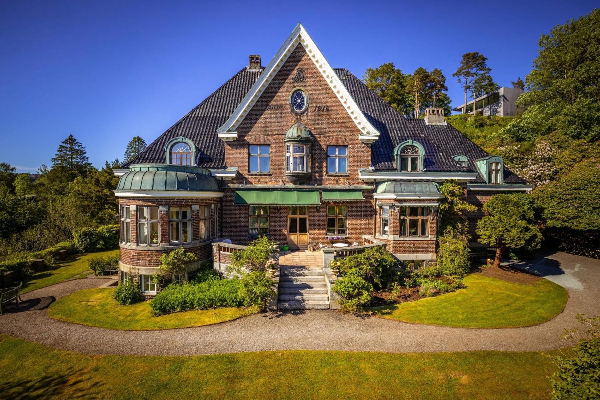 Unique Victorian Villa With Private Coastline Берген Екстер'єр фото
