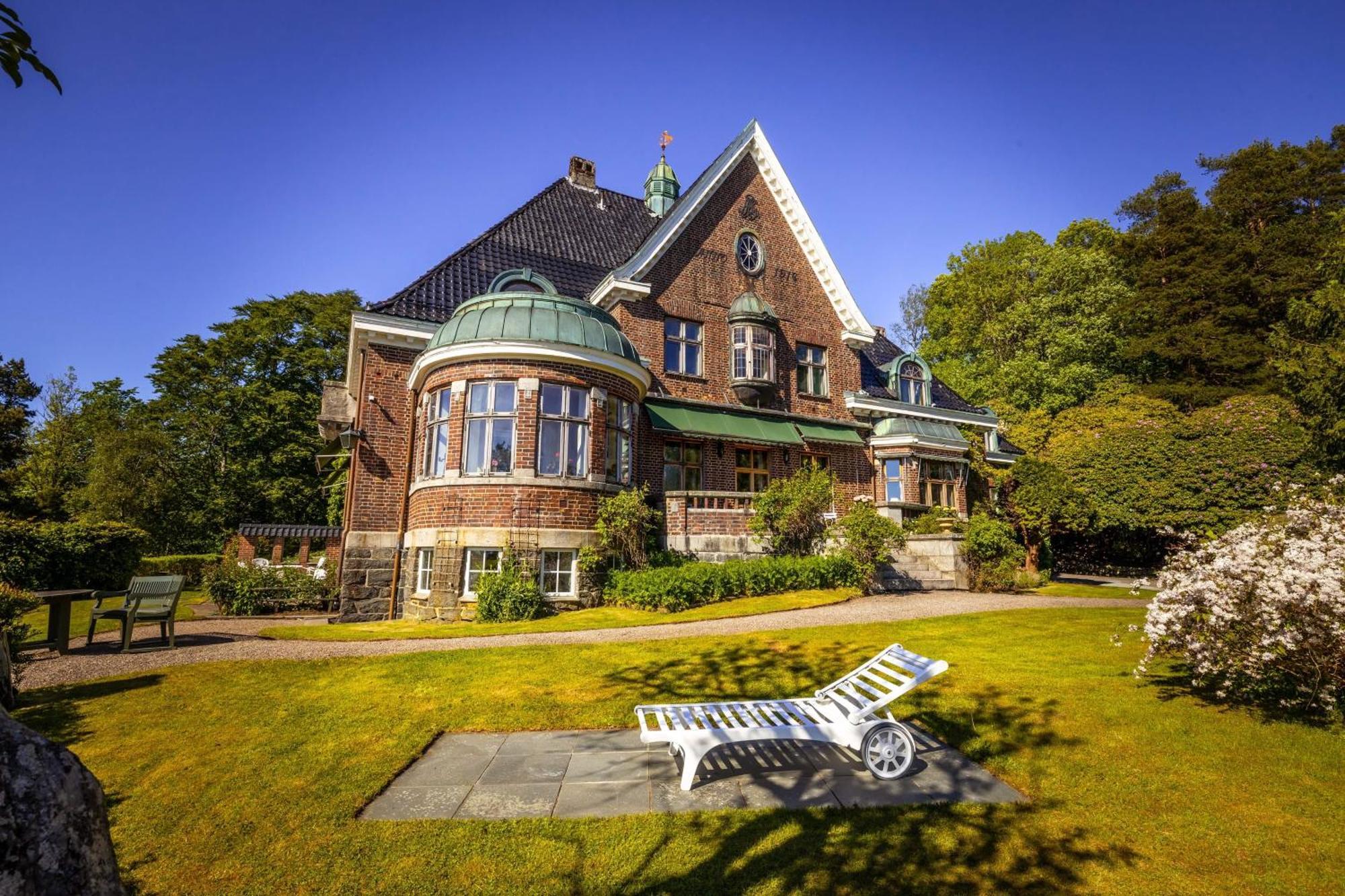 Unique Victorian Villa With Private Coastline Берген Екстер'єр фото